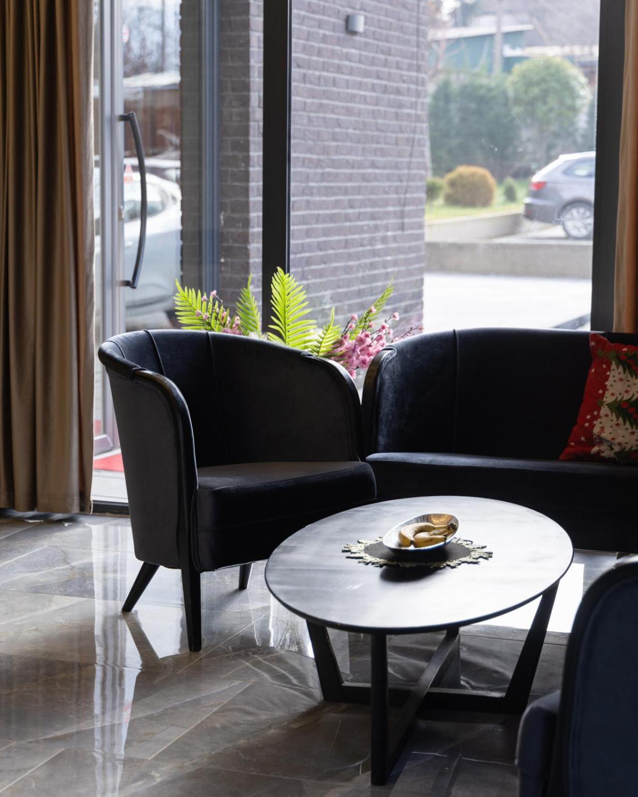 Vetus Hotel Pristina Buitenkant foto