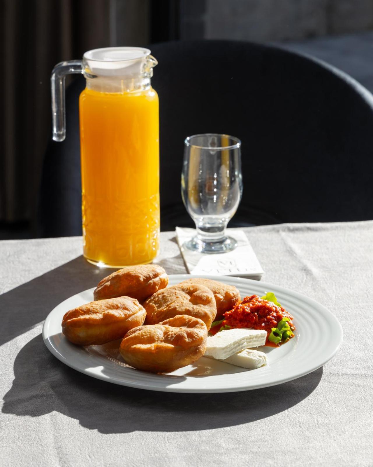 Vetus Hotel Pristina Buitenkant foto