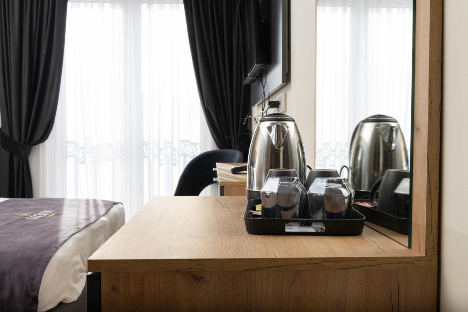 Vetus Hotel Pristina Buitenkant foto