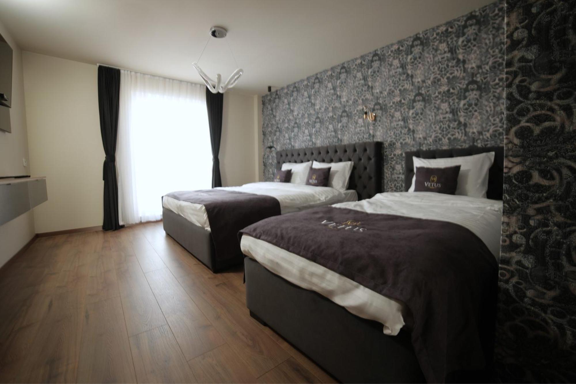 Vetus Hotel Pristina Buitenkant foto