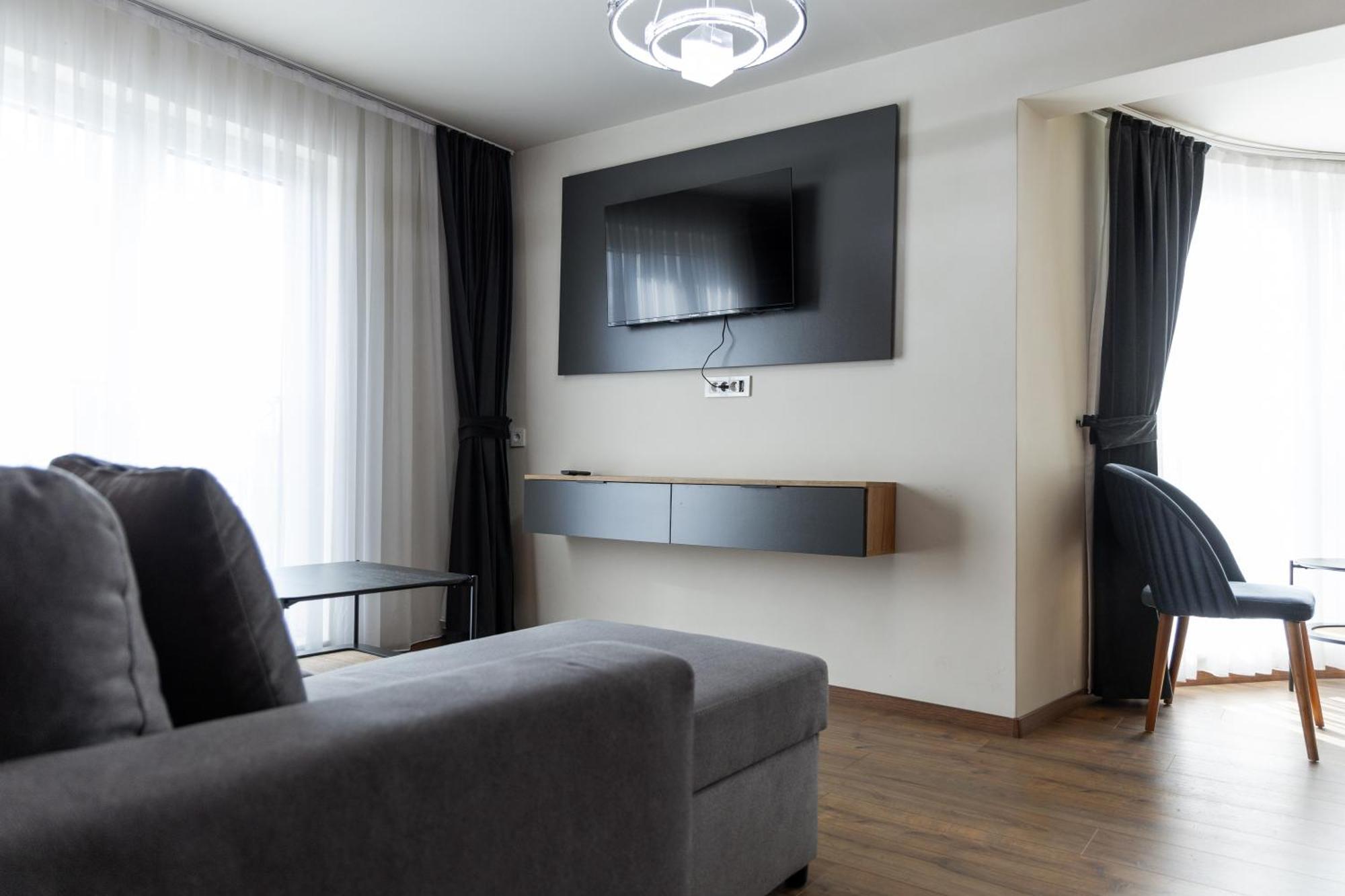 Vetus Hotel Pristina Buitenkant foto