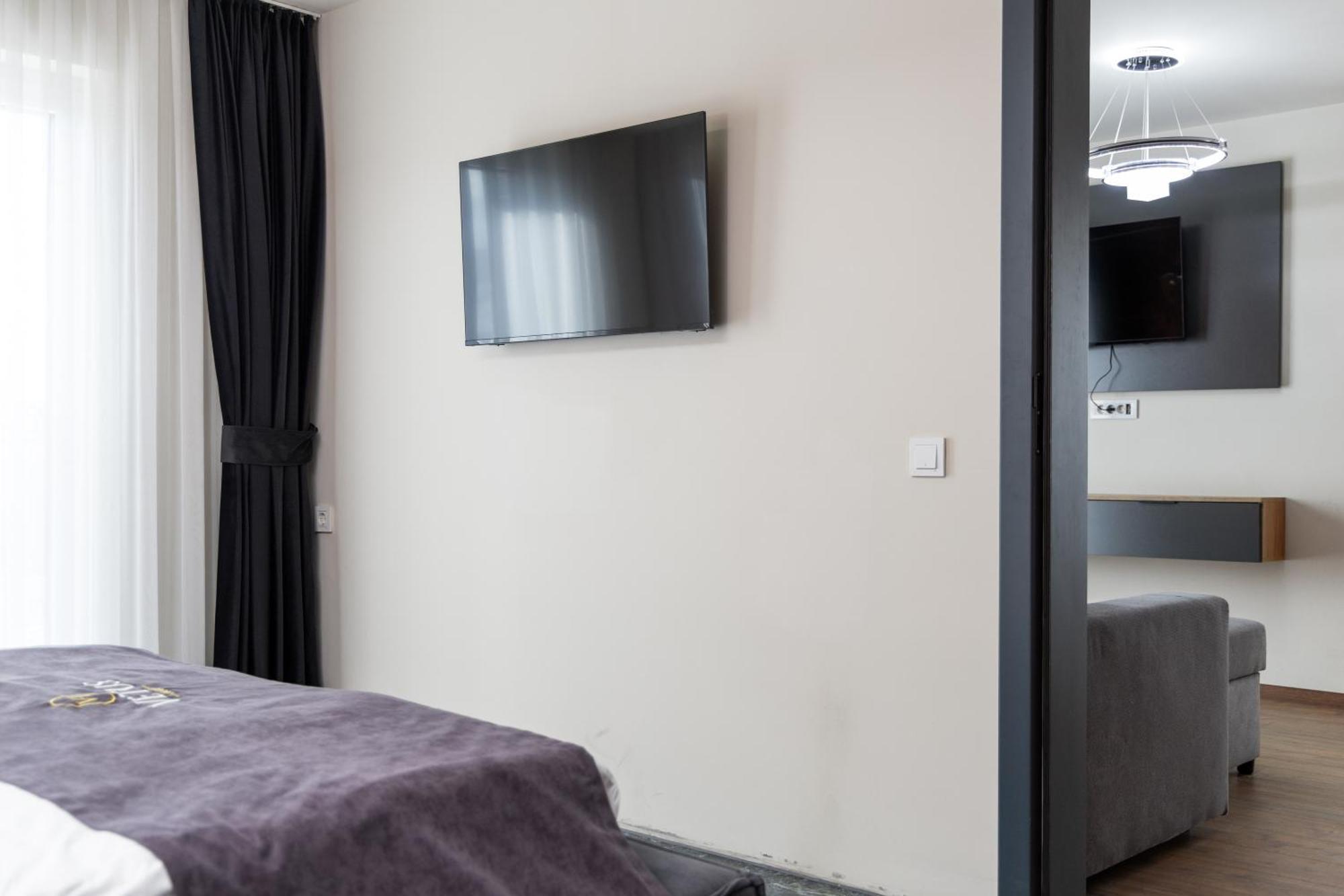 Vetus Hotel Pristina Buitenkant foto